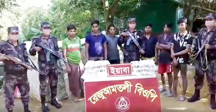 দুই লাখ ইয়াবাসহ ৫ রোহিঙ্গা আটক