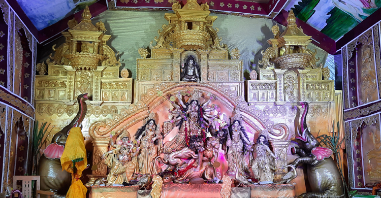 বাগেরহাটের শিকদার বাড়িতে এবার পূজা হচ্ছে সীমিত পরিসরে