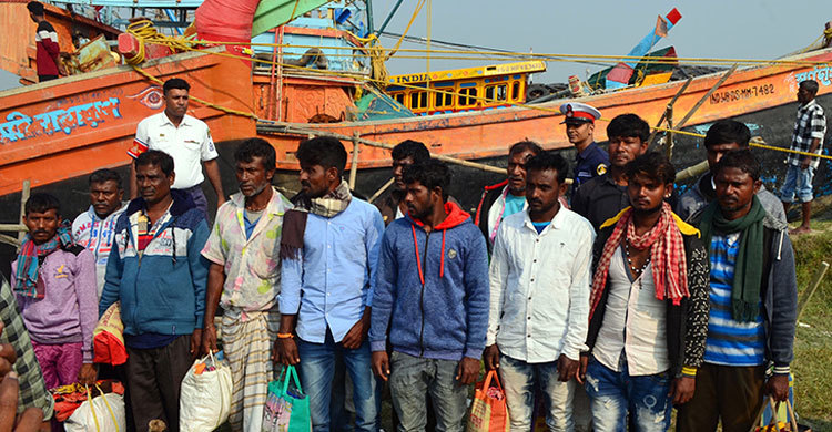 বাংলাদেশের জলসীমায় মাছ ধরার সময় ১৪ ভারতীয় জেলে আটক