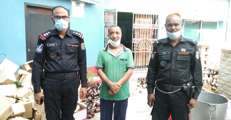 বগুড়ায় বন্ধ হওয়া হোমিও ল্যাবরেটরিতে ফের অ্যালকোহল ব্যবসা