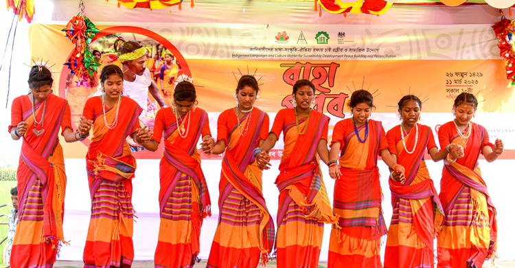 বাহা উৎসবে মাতলো গোবিন্দগঞ্জের সাঁওতালপল্লী