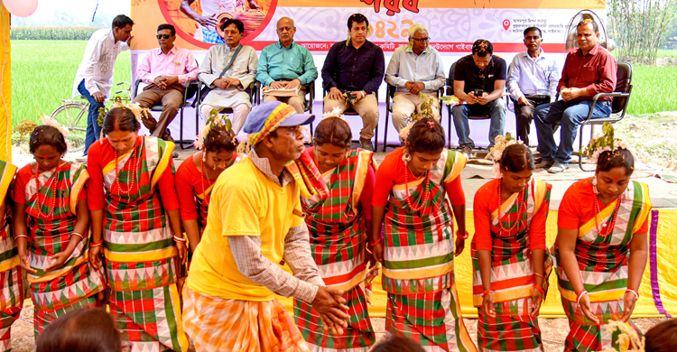 বাহা উৎসবে মাতলো গোবিন্দগঞ্জের সাঁওতালপল্লী