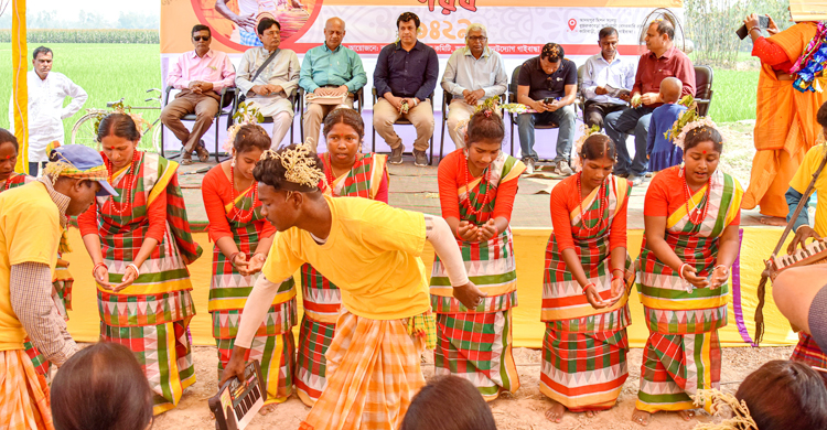 বাহা উৎসবে মাতলো গোবিন্দগঞ্জের সাঁওতালপল্লী