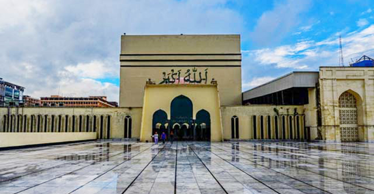 অনুপস্থিত থেকেও বেতন নেন বায়তুল মোকাররমের খতিব