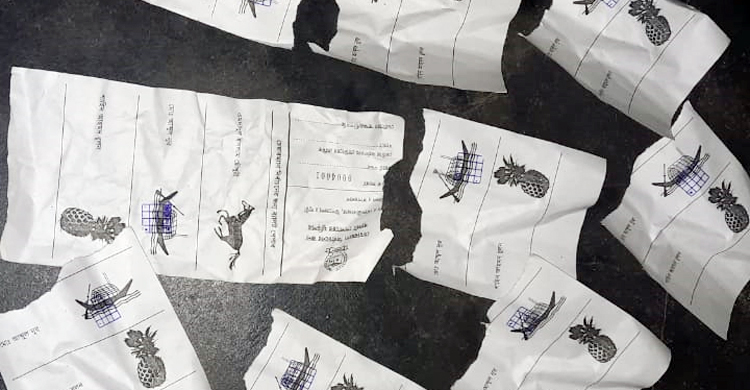 ভোট শুরুর আগেই মিললো সিল মারা ব্যালট