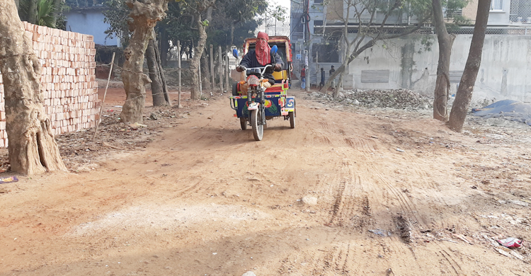 পল্লবী থেকে উত্তরায় যাওয়ার সহজ রাস্তাটির বেহাল দশা