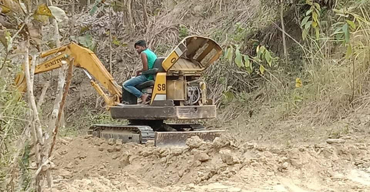 বিয়ের অনুষ্ঠান করতে পাহাড় কেটে জায়গা করছেন সাবেক ভাইস চেয়ারম্যান