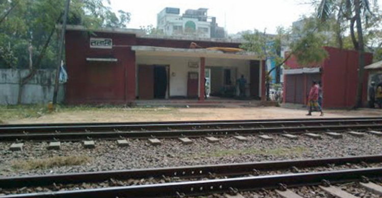 বনানীতে ট্রেনে কাটা পড়ে দুজনের মৃত্যু