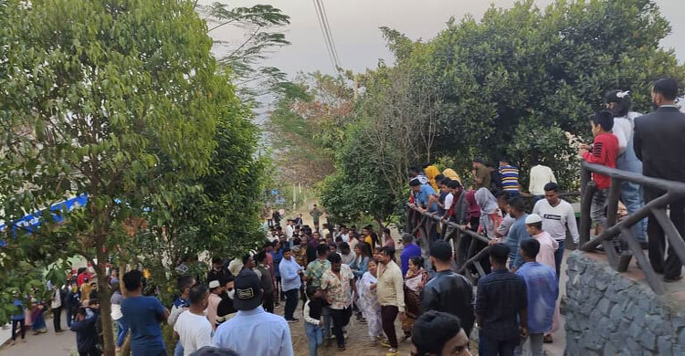 বান্দরবানে ৪ পর্যটকের বিরুদ্ধে মামলা