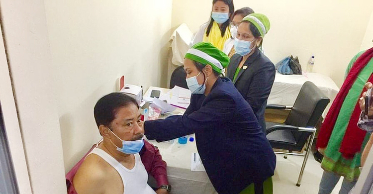 ভ্যাকসিন নিলেন বীর বাহাদুর উশৈসিং