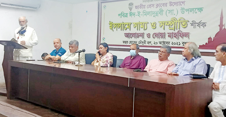 ‘বিশ্বের সবচেয়ে জীবিত সত্তার নাম হযরত মুহাম্মদ (সা.)’