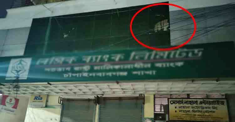 চাঁপাইনবাবগঞ্জের সাবেক এমপি ওদুদের বাসভবনে হামলা