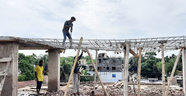 নির্মাণসামগ্রীর নিম্নমান, ভেঙে ফেলা হলো বিদ্যালয়ের ছাদ