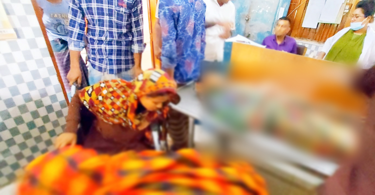 দরবেশ বেশে মিষ্টি-পাউরুটি খাইয়ে বাড়িতে লুট