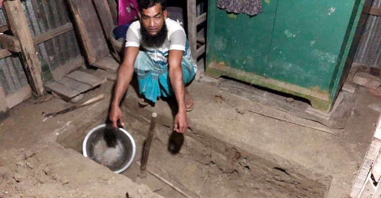 সংসার করবেন না স্ত্রী, হতাশায় ঘরে কবর খুঁড়লেন স্বামী