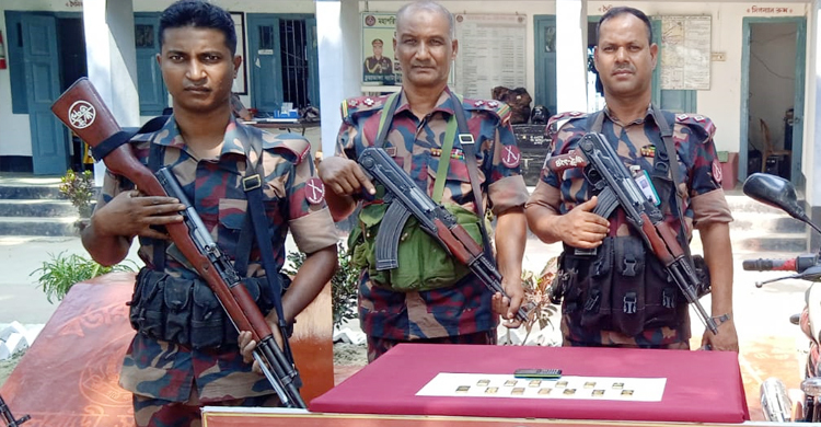 ফেলে যাওয়া জুতায় মিললো ১৩ সোনার বার