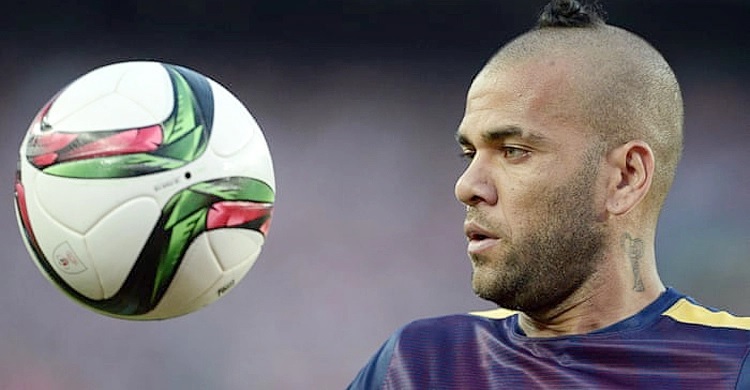 Barca reach agreement to re-sign Alves at age of 38
