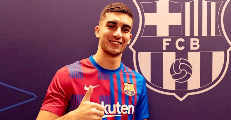 Man City's Torres joins Barcelona