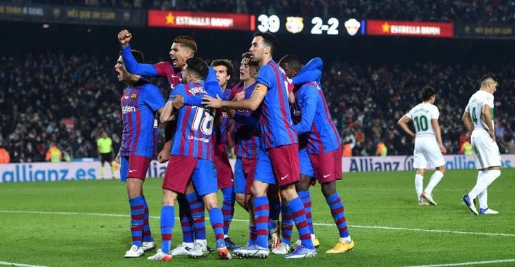 Barca leave it late to beat Elche