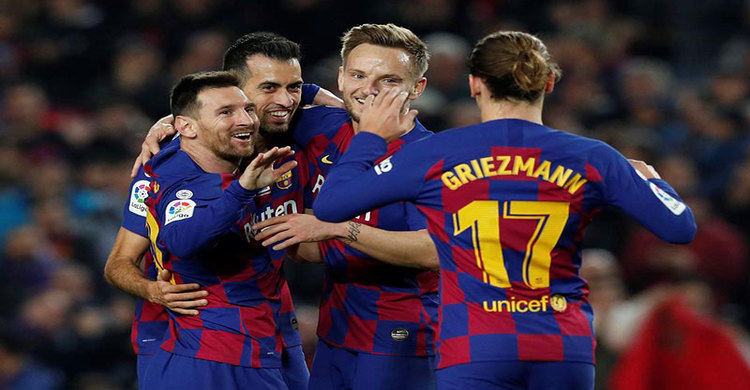 Messi scores hat-trick as Barca regain top spot