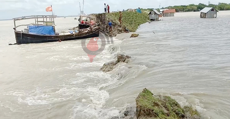 বরগুনায় চারদিন ধরে জোয়ারের পানিতে ভাসছে ৮ গ্রাম