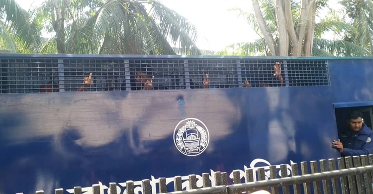 সাংবাদিকদের দেখে নেয়ার হুমকি রিফাত হত্যা মামলার আসামিদের