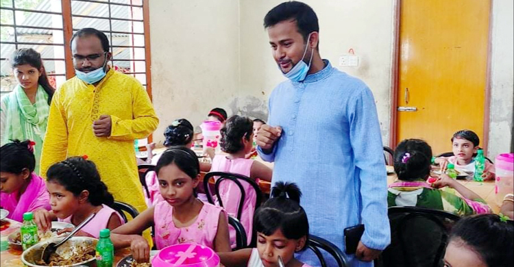 বরগুনায় জেলা প্রশাসকের ব্যতিক্রমী ঈদ উদযাপন