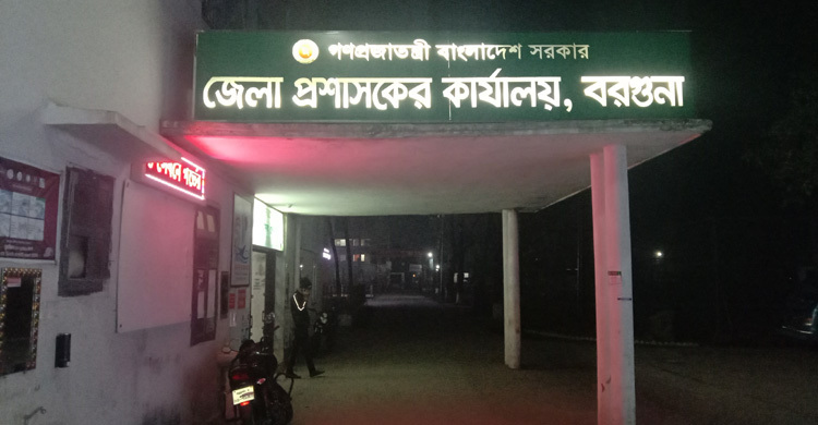 লঞ্চে অগ্নিকাণ্ড: মরদেহ শনাক্তে মাইকিং করছে জেলা প্রশাসন