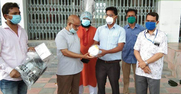 সেই ডাক্তারকে ১০০টি এন-৯৫ মাস্ক দিলেন আ.লীগ নেতা