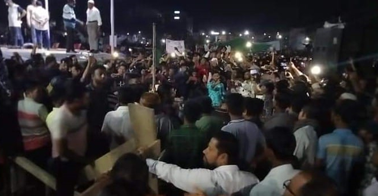 বরিশালে গণসমাবেশ গান-বাজনা করে রাত কাটালেন বিএনপির নেতাকর্মীরা