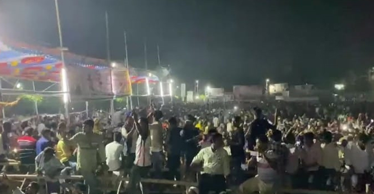 বরিশালে গণসমাবেশ গান-বাজনা করে রাত কাটালেন বিএনপির নেতাকর্মীরা