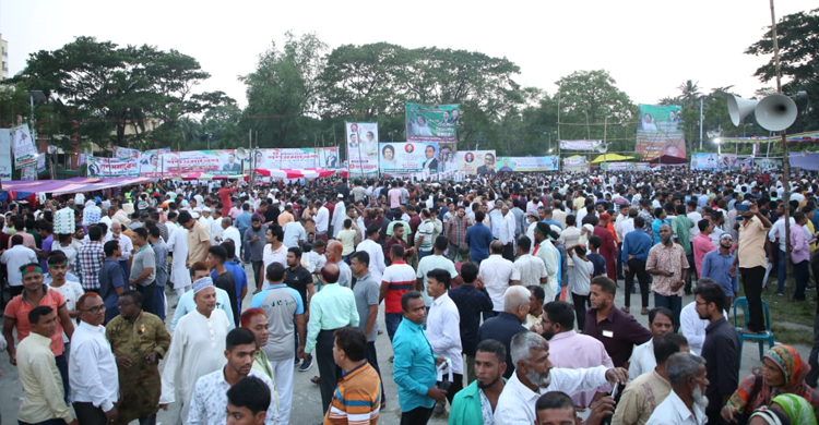 বরিশালে গণসমাবেশ গান-বাজনা করে রাত কাটালেন বিএনপির নেতাকর্মীরা