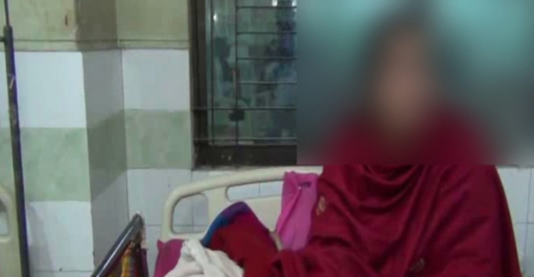 ঘরে ঢুকে তিন সন্তানের মাকে চারজনের গণধর্ষণ, পাহারায় চারজন
