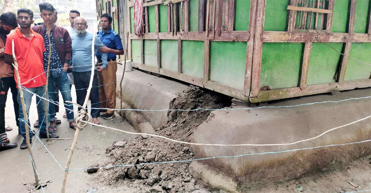 বরিশালে সাবেক ইউপি সদস্যের বাড়ি থেকে মা-পুত্রবধূর মরদেহ উদ্ধার