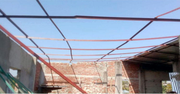 সামান্য বাতাসেই উড়ে গেলো মুক্তিযোদ্ধা সংসদ ভবনের চাল!