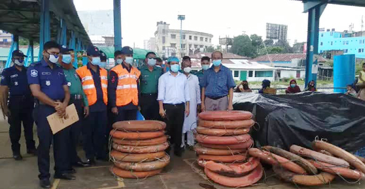 বরিশালে ৫ লঞ্চকে জরিমানা