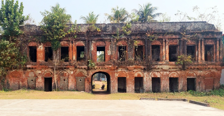 কালের সাক্ষী বরিশালের লাকুটিয়া জমিদার বাড়ি এখন পরিত্যক্ত!