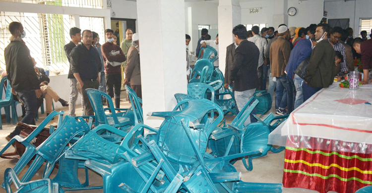 বরিশালে বিএনপি নেতার বাসভবনে দফায় দফায় হামলা, ভাঙচুর