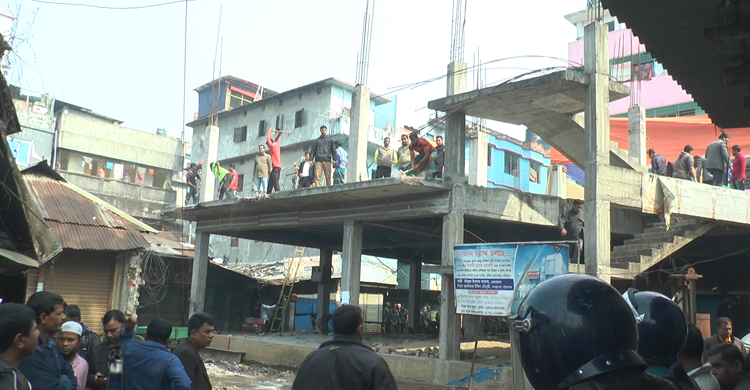 ভেঙে দেয়া হলো মেয়রের মামার নির্মাণাধীন ভবন
