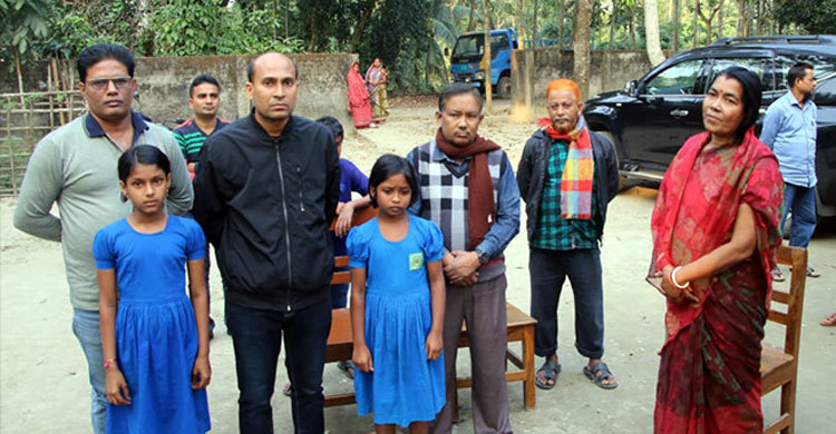 এ কেমন প্রধান শিক্ষক!