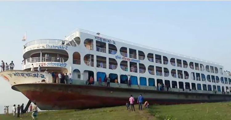 ৭ ঘণ্টা পর চরে আটকেপড়া লঞ্চের ৫০০ যাত্রী উদ্ধার
