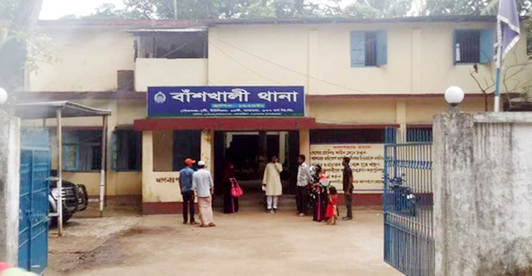 বাঁশখালীতে অস্ত্রের মুখে ডাকাতি, পুলিশের দাবি চুরি!