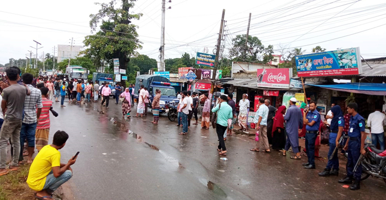 চালককে মারধর, ফরিদপুরে সব রুটে বাস চলাচল বন্ধ