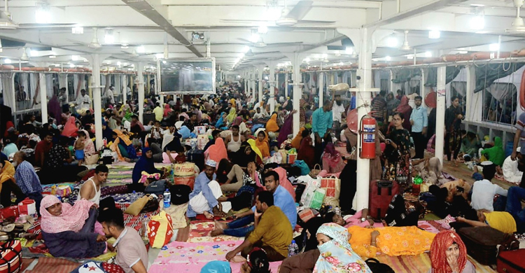 ঢাকা-বরিশালের লঞ্চের যাত্রী খরা কাটলো তিনদিনের ছুটিতে