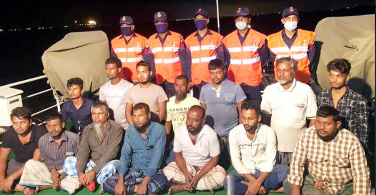 বঙ্গোপসাগরে জাহাজে আগুন, ১৪ নাবিককে উদ্ধার করলো কোস্টগার্ড