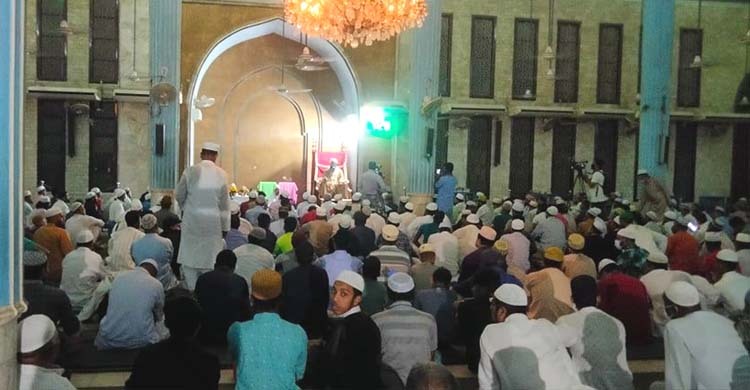 মহিমান্বিত রজনীতে যুদ্ধ বন্ধসহ বৈশ্বিক শান্তি কামনা