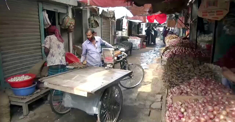 ‘চাঁদরাতের’ মতো বেচাকেনার পর বাজার এখন ক্রেতাশূন্য
