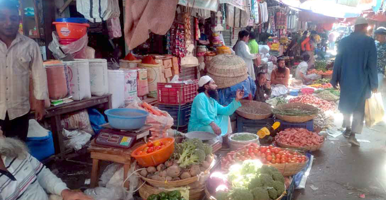 বগুড়ার বাজারে ‘পাগলা ঘোড়া’