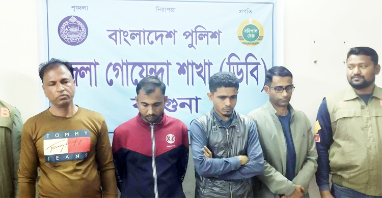 পাসপোর্ট অফিসে অভিযান চালিয়ে ৪ দালাল ধরলো পুলিশ