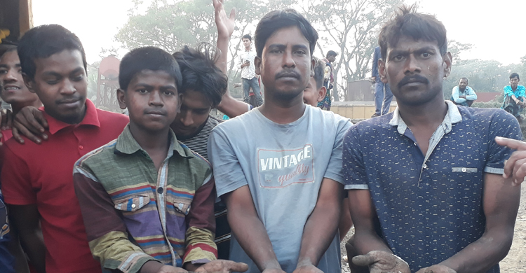 মাটি খুঁড়ে মিলল ৩৪০ রাউন্ড গুলি